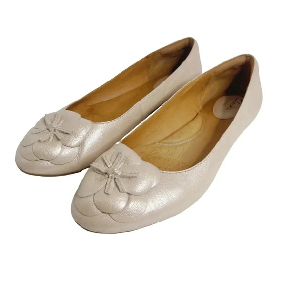 Clarks Women's Aldea Palm Champagne Leather Flower Ballet Flats Size 10 - Picture 2 of 11